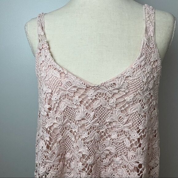 Forever 21 solid Pink Lace Tank Top Size M Feminine, Flowy floral asymmetrical ￼ - Picture 7 of 9